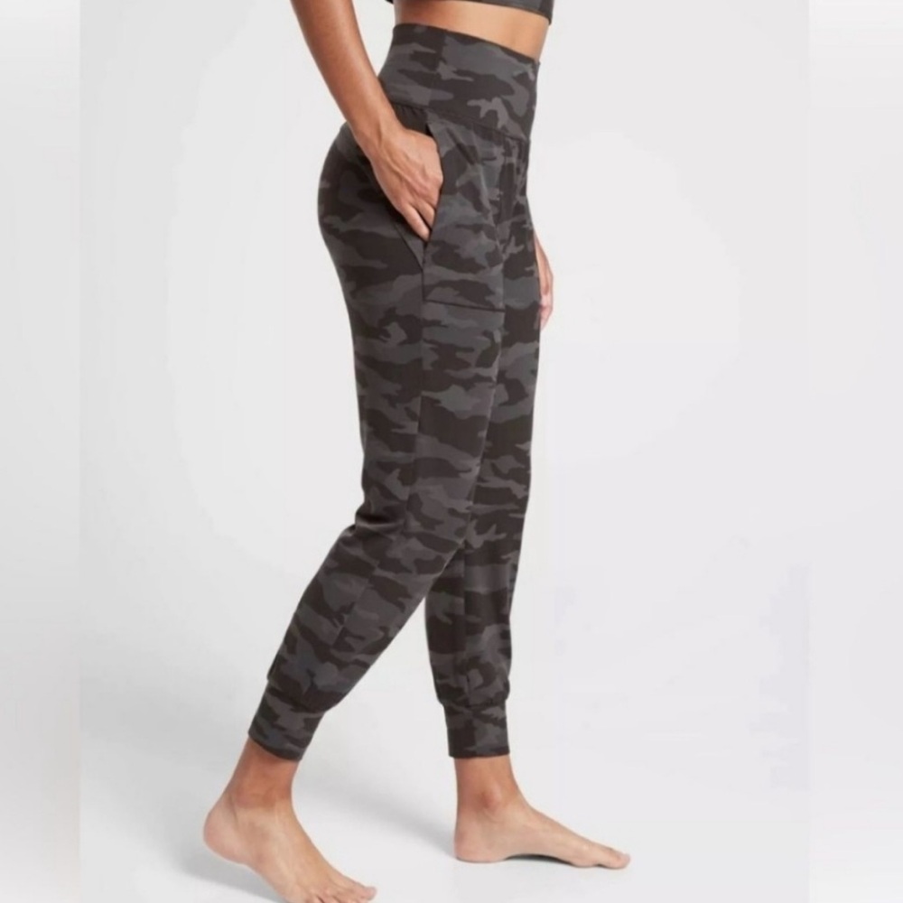 Athleta Salutation Joggers in Black Camo
